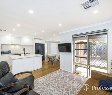 Newly Renovated 3-Bedroom, 2-Bathroom Unit in Kingsley! - Photo 3