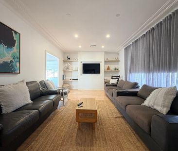 Spacious Three-Bedroom Home with Pool & Sunroom - Photo 2