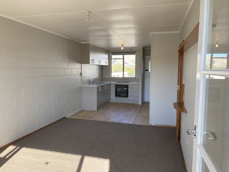 Sunny One Bedroom Unit, Close to town - Photo 4