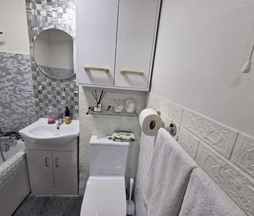 Dunnock Road, London, E6 - Photo 1