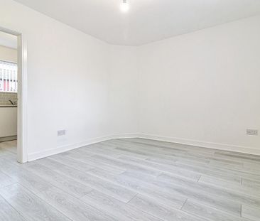 4 bedroom terraced house to rent - Photo 1