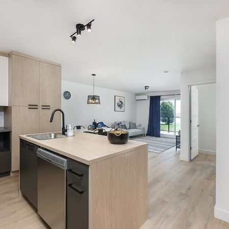 Luxueux 41/2, Électros inclus, Garage, Ascenseur, à St-Zotique - Photo 3