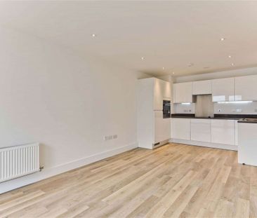 A one bedroom apartment conveniently positioned close to Guildford ... - Photo 3