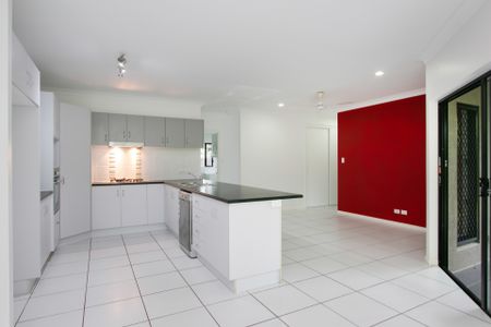 SPACIOUS FAMILY HOME IN SOUGHT AFTER LOCATION! - Photo 5