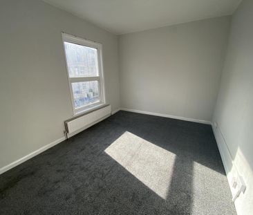 4 bedroom terraced house to rent - Photo 3