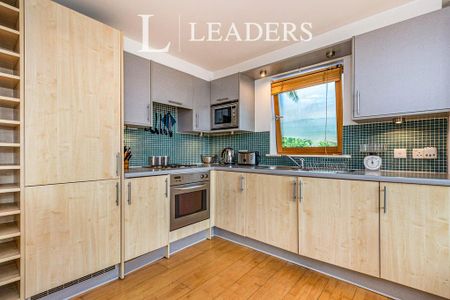 2 bedroom flat to rent - Photo 2