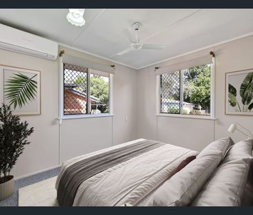 Spacious Four Bedroom Home with Outdoor Entertaining in Avenell Hei... - Photo 3