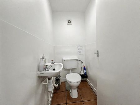 1 Bedroom Flat / Apartment to let - Photo 3