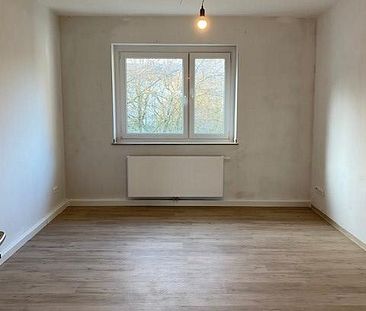 Modernisierte 2,5-Raumwohnung mit nagelneuem Badezimmer! - Photo 1