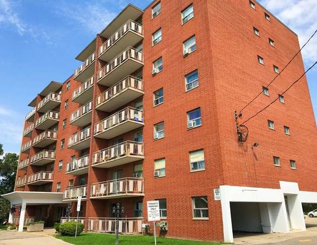 Aberdeen Court Apartments | 500 Aberdeen Avenue, Hamilton - Photo 1