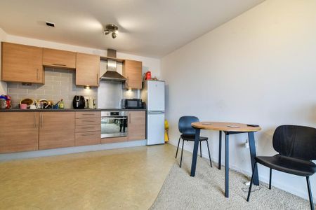 2 bedroom flat to rent - Photo 5