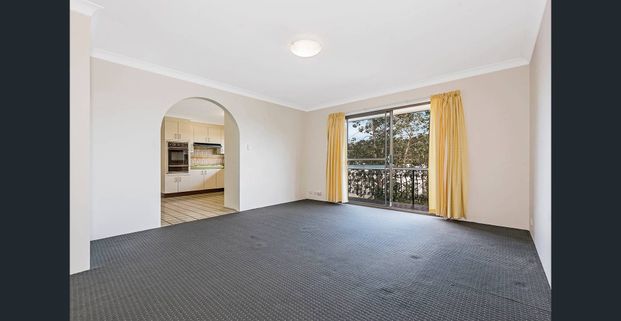 Fresh, Breezy & Exceptionally Located – Walk to Train & Shops - Photo 1