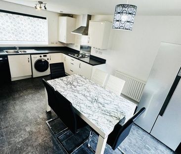 3 bedroom detached house to rent - Photo 2