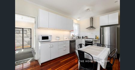 Affordable, Fully Furnished Rooms in Prime Bellfield Location – All Utilities Included! - Photo 2