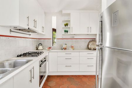 TRANQUIL FAMILY HOME - Photo 4