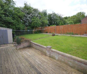4 bedroom semi-detached house to rent - Photo 3