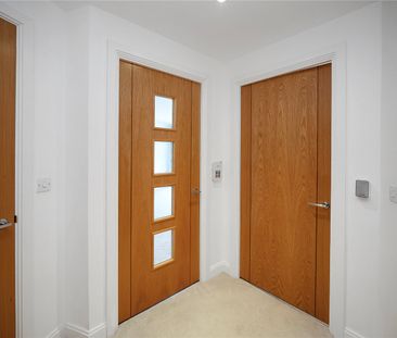 Bridge Avenue, Maidenhead, Berkshire, SL6 - Photo 1