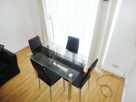 4 bedroom semi-detached house to rent - Photo 3