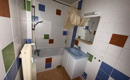 PONTARLIER - STUDIO - GARAGE - CAVE - Photo 3