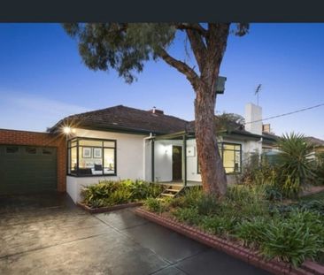 Splendid Family Home in Prime Location – Endless Possibilities! - Photo 6