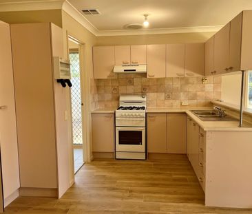 Cosy Three Bedroom Home with Generous Backyard - Photo 3