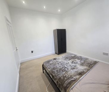 Room in a Shared House, Stroud Road, SE25 - Photo 2