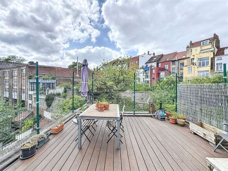 Appartement triplex 3 chambres meublé avec terrasse et balcon - Photo 3