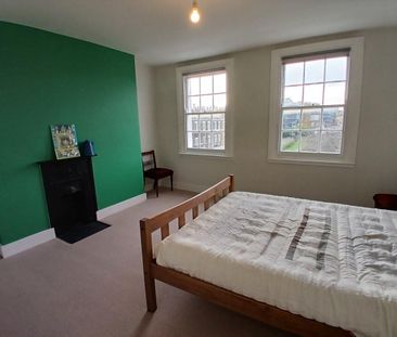 Spencer Square, Ramsgate - Photo 1