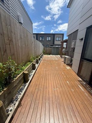 Modern 3BR Townhouse in Papakura - Photo 1