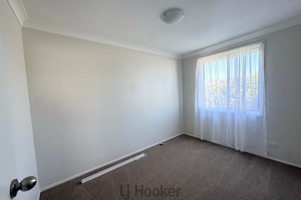 Spacious & Freshly Updated Family Home in Swansea - Photo 1