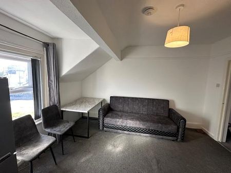 3 bedroom flat to rent - Photo 2