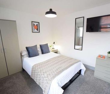 Bed // Student Flat // Bills Inc, LN2 - Photo 3