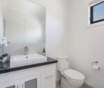 Newly Renovated 3 Bedroom Home - Photo 5
