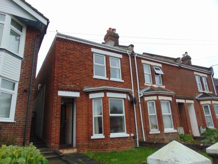 4 bedroom semi-detached house to rent - Photo 3