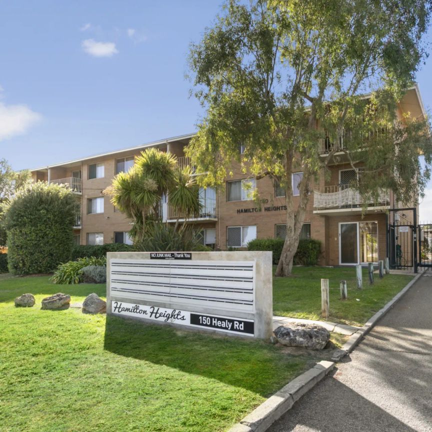 Light-Filled Furnished Apartment Close to Fremantle - Photo 1