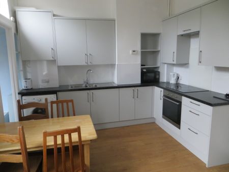 4 bed Terraced - To Let - Photo 5