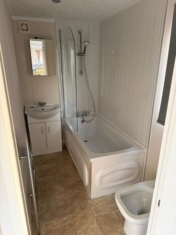 2 bedroom park home to rent - Photo 2