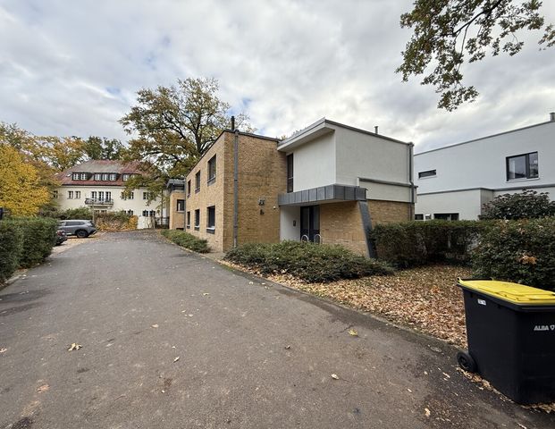 Moderne 3-Zimmer-Wohnung mit großen überdachten Balkon, in den Wannenseegärten - Photo 1