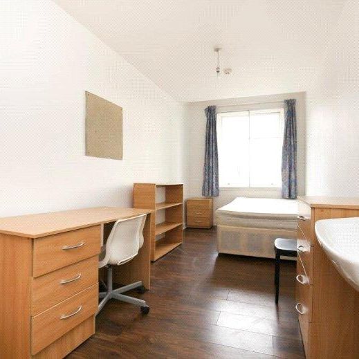 4 bedroom property to rent - Photo 1