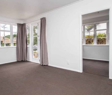 Charming Bungalow in Hamilton East - Photo 5