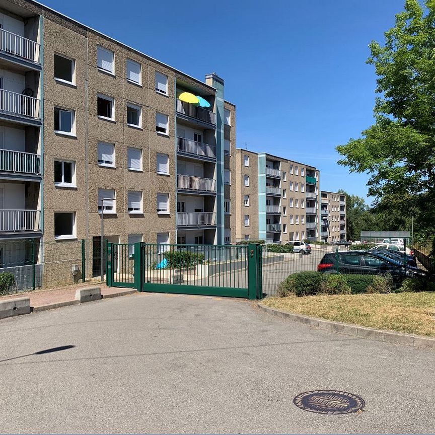 Appartement T3 avec balcon refait à neuf dans résidence sécurisée à Im - Photo 1