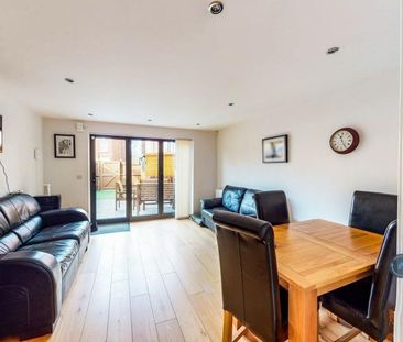 1 bedroom in a house share to rent - Photo 2