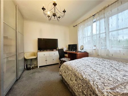 Avenue Road, Staines-upon-Thames, Surrey, TW18 3AW - Photo 2