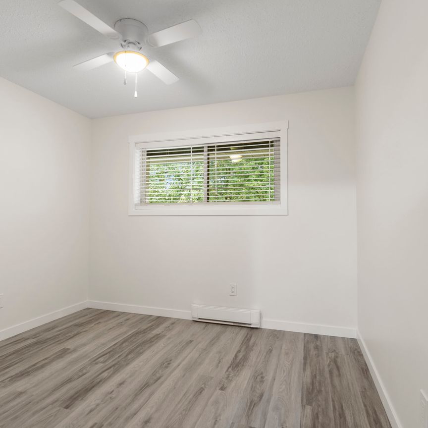 55+ Complex: Renovated 2 Bdrm - Photo 1