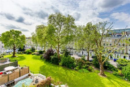 2 bedroom flat in South Kensington - Photo 2