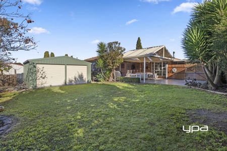 Great Court Location home that ticks all the Boxes. - Photo 4