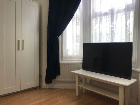 4 Bed Terraced House, Ramsay Road, E7 - Photo 3