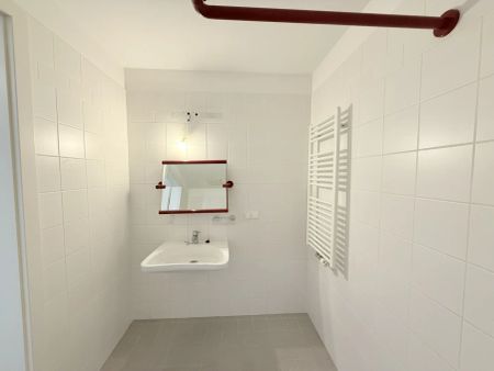 Geräumige 2-Zimmer Wohnung mit großem Wohnzimmer und begehbarem Kleiderschrank in urbaner Lage - Photo 5