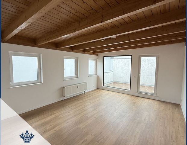 Wunderschöne lichtdurchflutete Dachgeschosswohnung mit großer Dachterrasse Perfekt für Studenten! - Foto 1