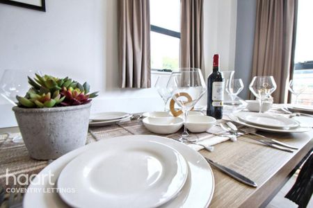 1 bedroom in a flat share to rent - Photo 2